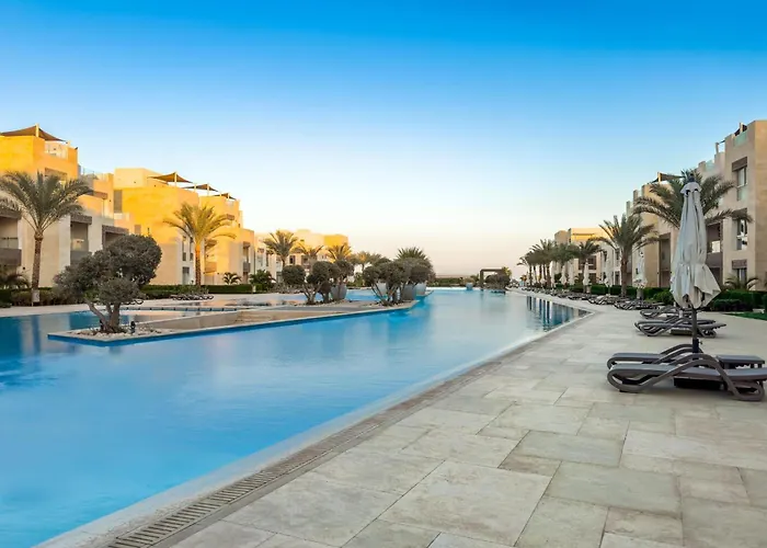 Modish & Modern 1bdr Poolfront Mangroovy Free Pool & *